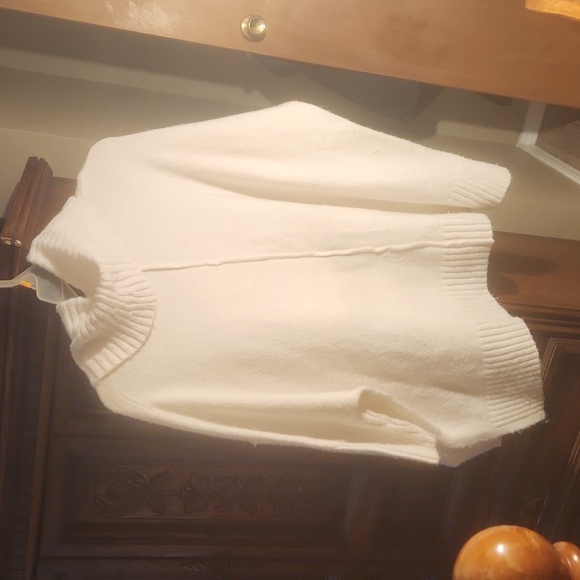 Sweater - Picture 5 of 5